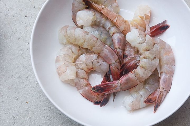 raw shrimp in a bowl