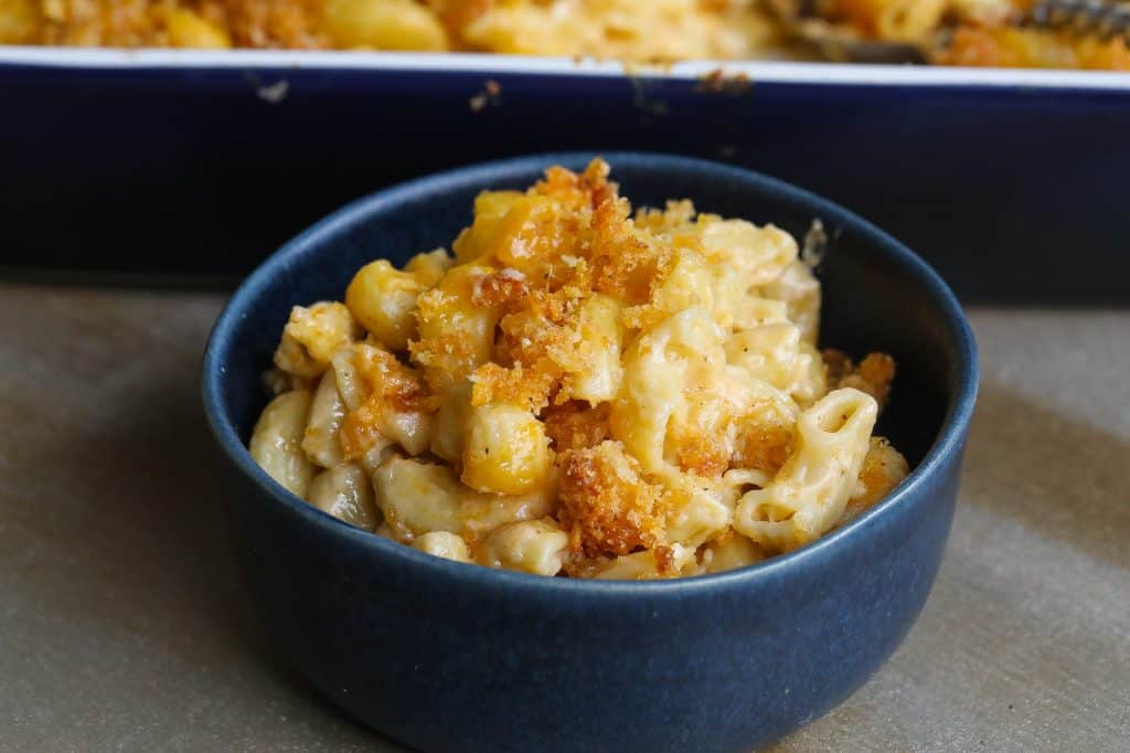 mac and cheese in blue bowl