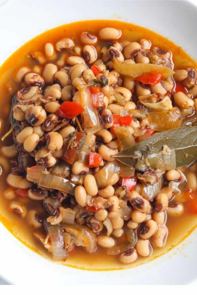 blackeyed peas and peppers in a bowl