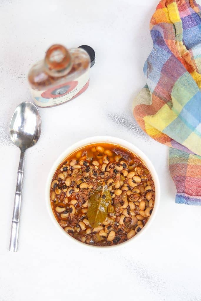 cooked blackeyed peas in a white bowl