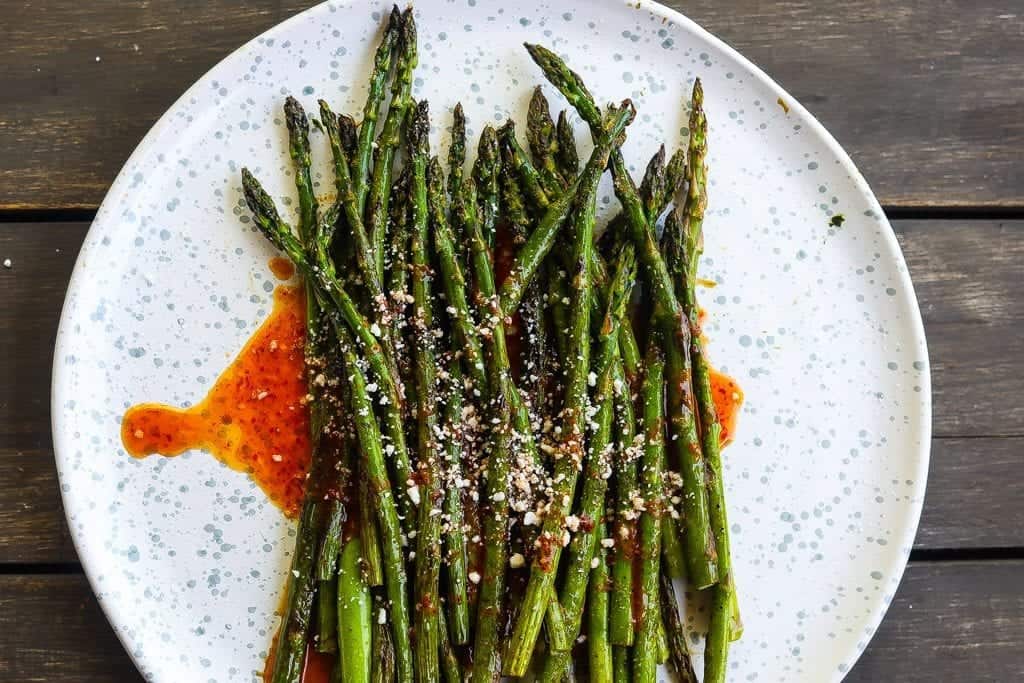 easy asparagus recipe for charred asparagus with harissa sauce