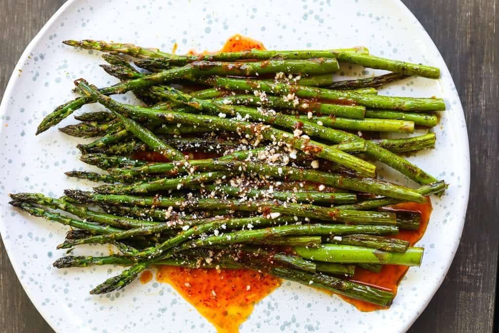 easy asparagus recipe for charred asparagus with harissa sauce