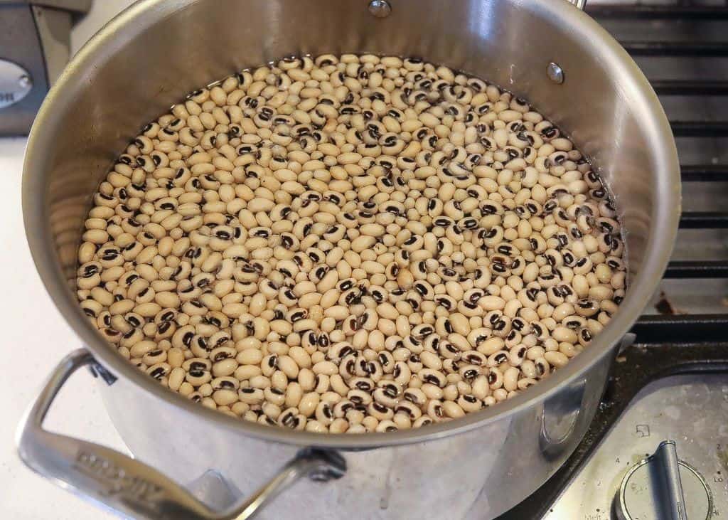 boiling blackeyed peas in a pot