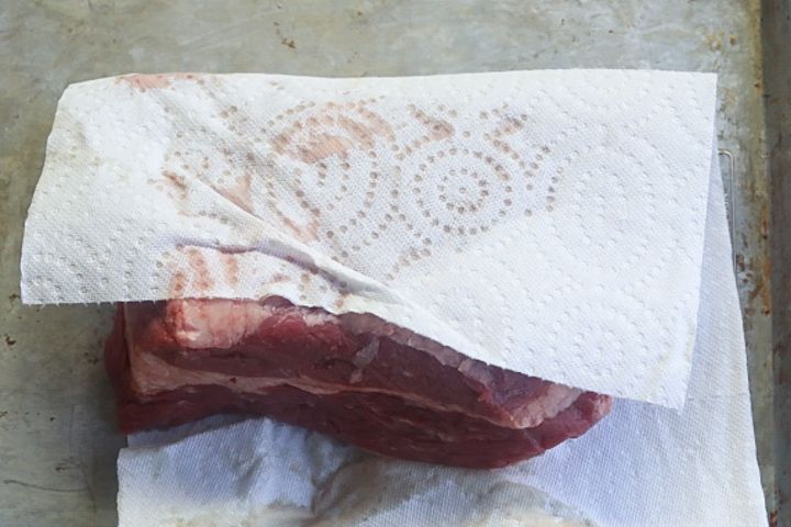 drying brisket with paper towel