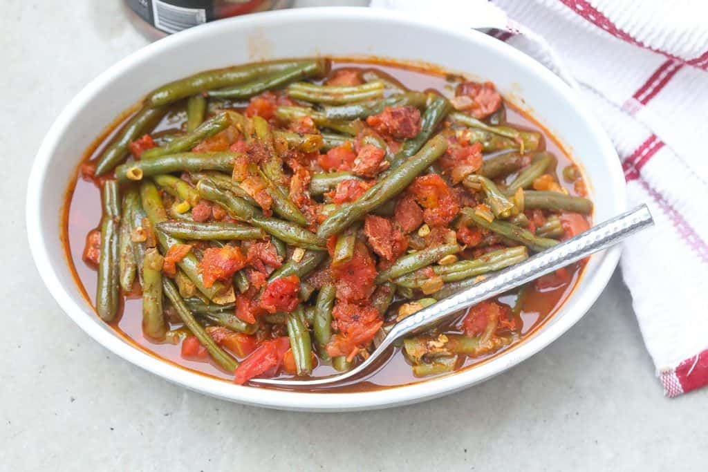 sauteed grean beans in white bowl 