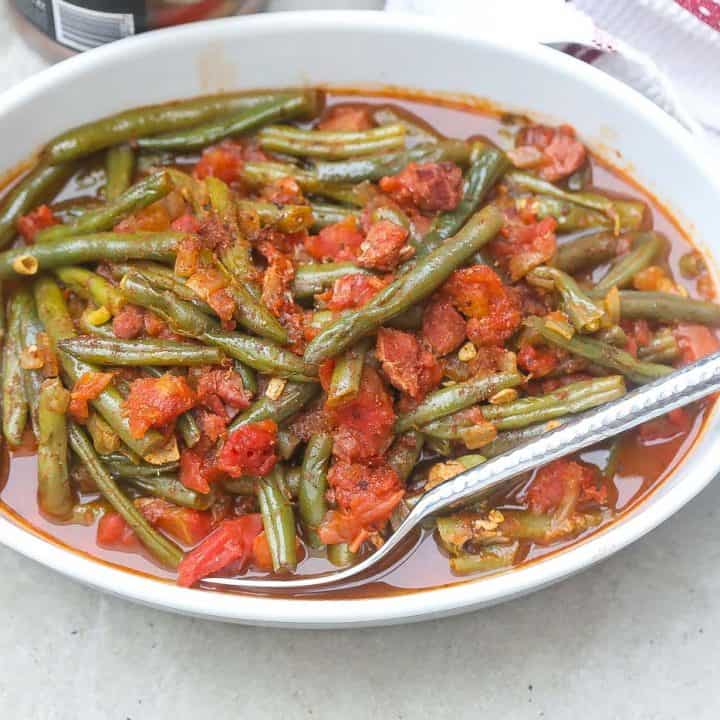 sauteed grean beans in white bowl