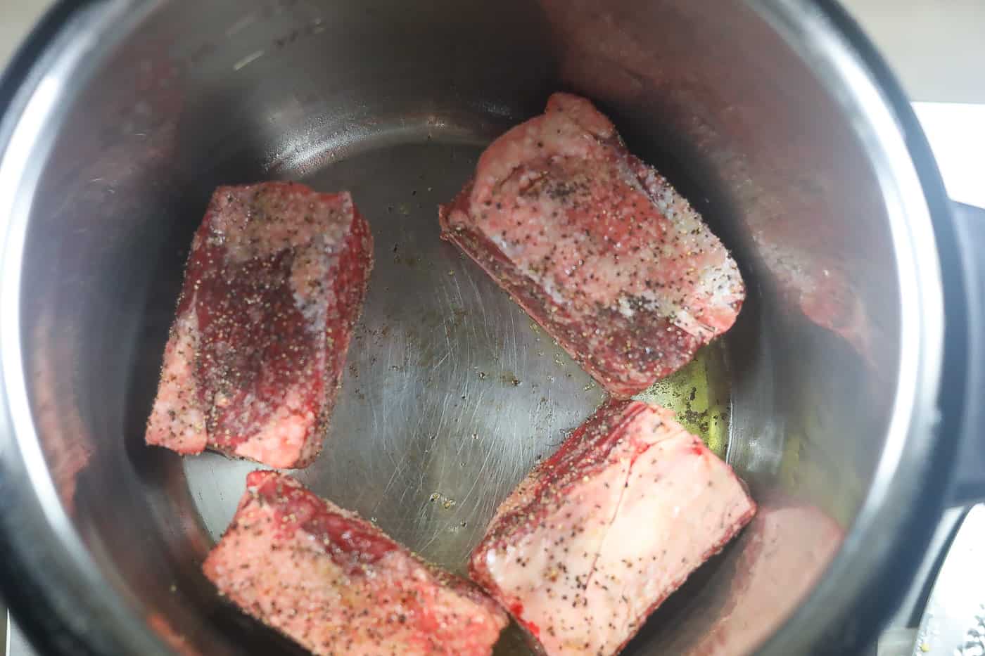 beef short ribs browning in instant pot