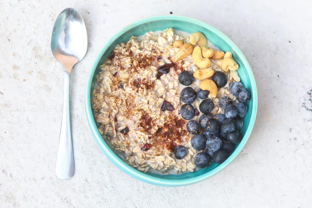 oatmeal with blueberries, nuts, and cinnamon