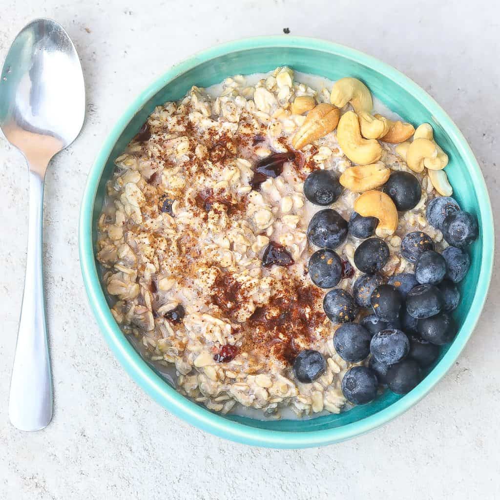 oatmeal with blueberries, nuts, and cinnamon