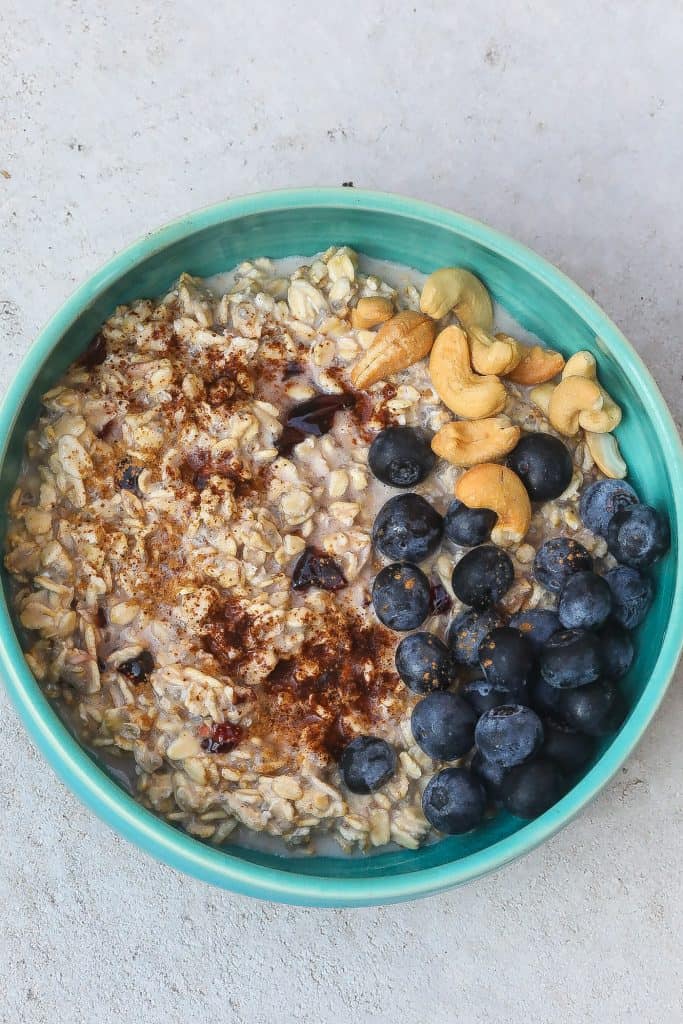 oatmeal with blueberries, nuts, and cinnamon