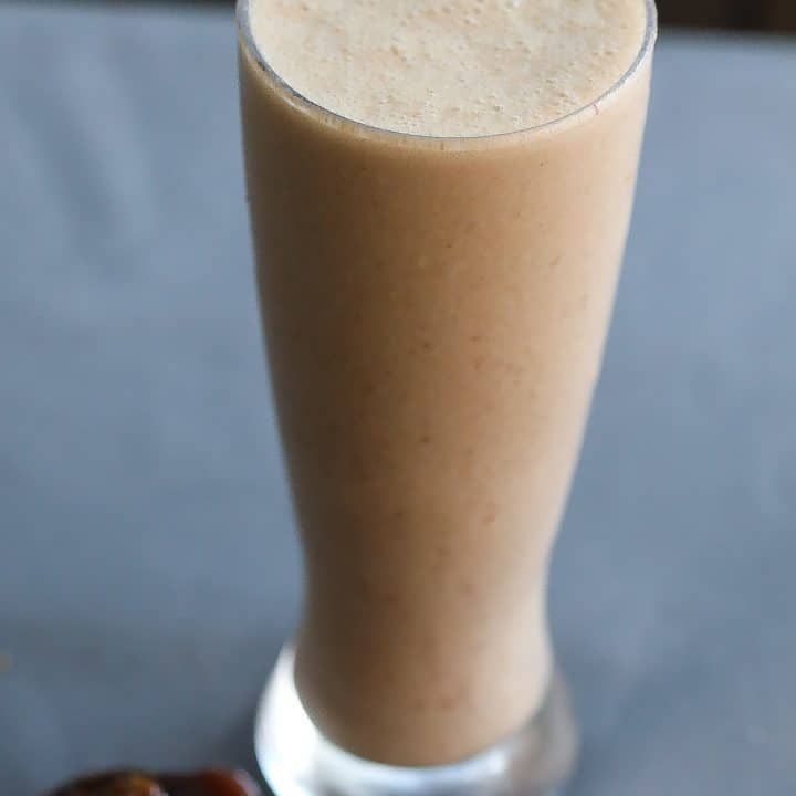 oat smoothie with dates