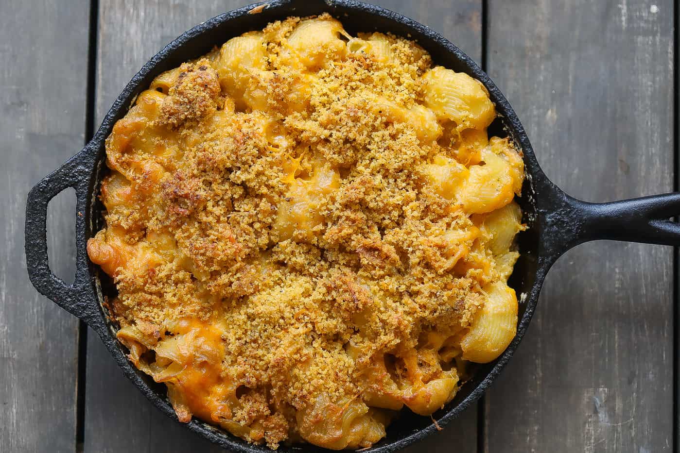 mac and cheese in cast iron skillet