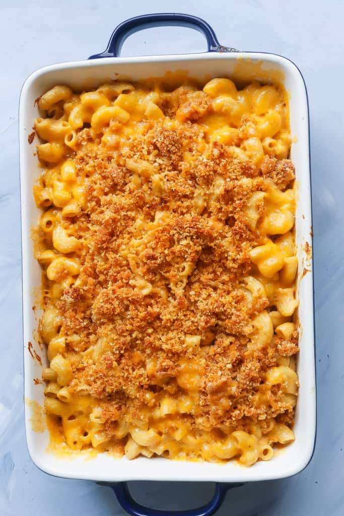 mac and cheese in blue pan