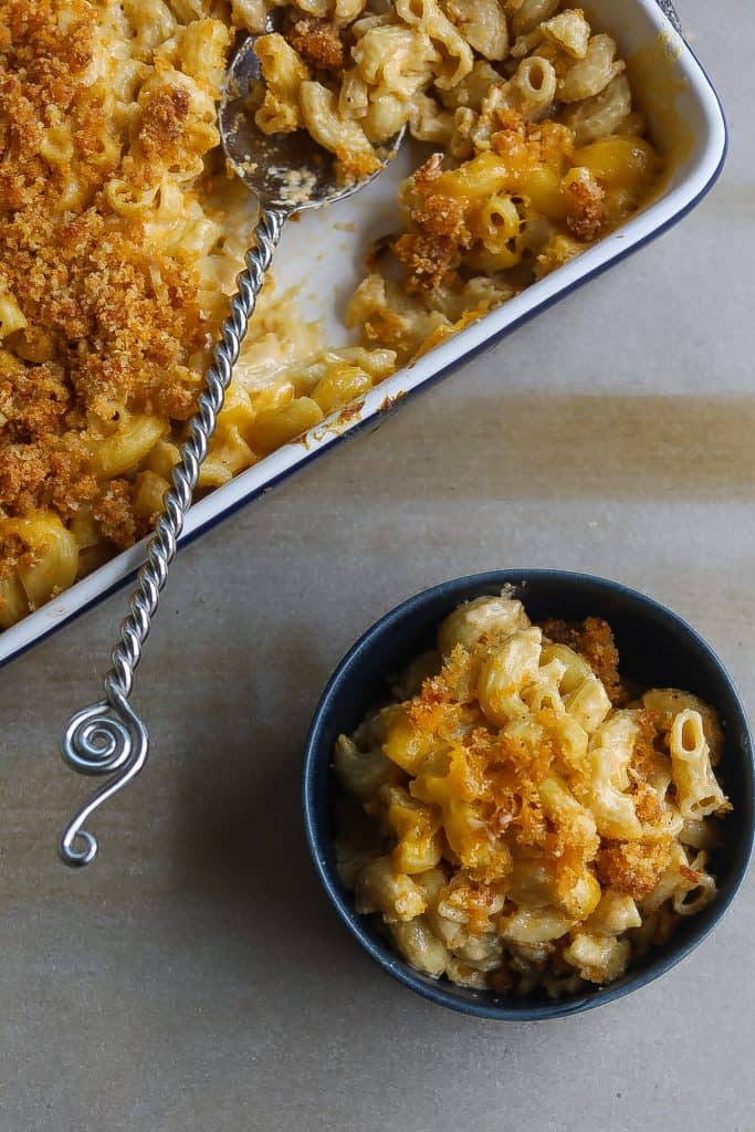 mac and cheese in blue pan