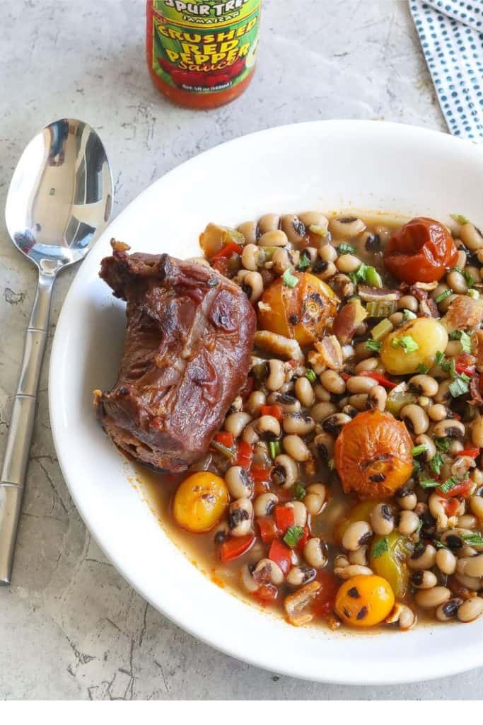 blackeyed peas in a broth with tomatoes and turkey necks