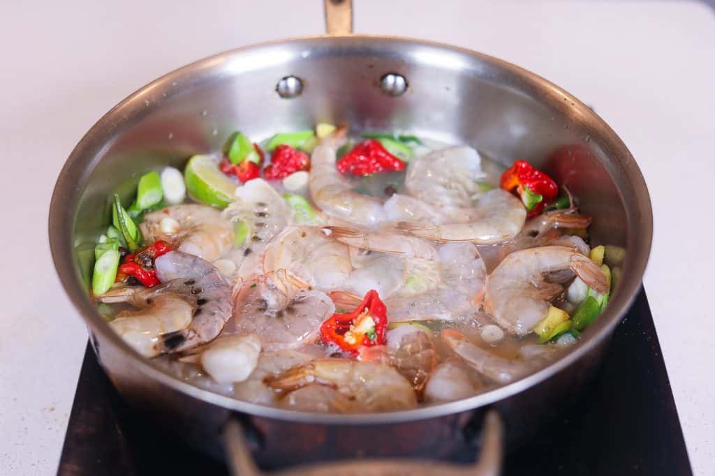 shrimp and peppers boiling