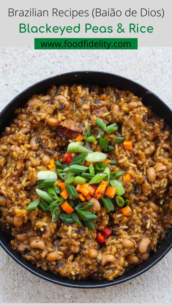 blackeyed peas, rice, green onions, and peppers in black bowl